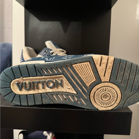 Louis Vuitton trainers - Picture 2 of 4